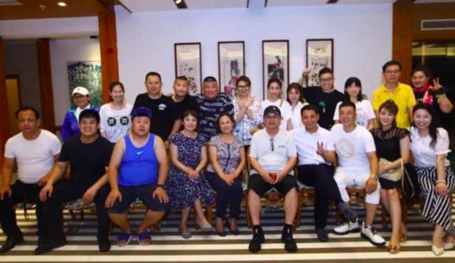 60岁毕福剑近照曝光，肚子大发福明显，气色不错心情好-61岁毕福剑现身 , 视频