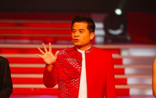 60岁毕福剑近照曝光，肚子大发福明显，气色不错心情好-61岁毕福剑现身 , 视频