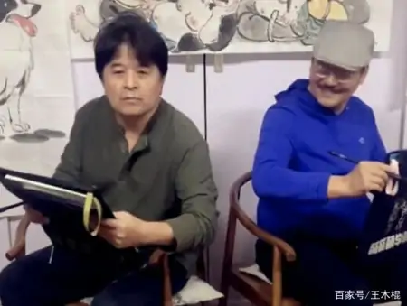 61岁毕福剑现身四线城市，冒雨商演十分敬业，面部憔悴肚腩明显-62岁毕福剑近照