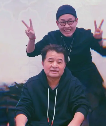 毕福剑62岁寿辰曝光，身边只有侄子陪伴，再无往日风光-毕福剑61岁