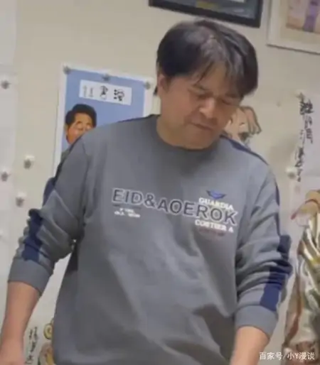 毕福剑62岁寿辰曝光，身边只有侄子陪伴，再无往日风光-毕福剑61岁