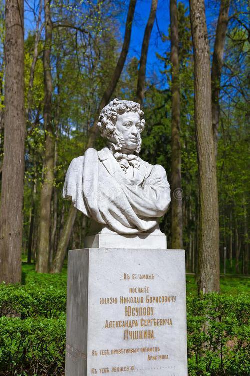 普希金在俄国的地位有多高，他到底做了哪些事-普希金是俄国什么的代表人物之一