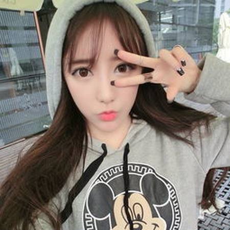 还记得当年那个剪刀手女孩吗，拒绝富豪各种追求，如今过得怎样-当年的剪刀手女孩