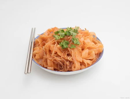 关中地区的擀面皮和米皮，看似出自同一地方，不过口感差距比较大-擀面皮是粗粮吗