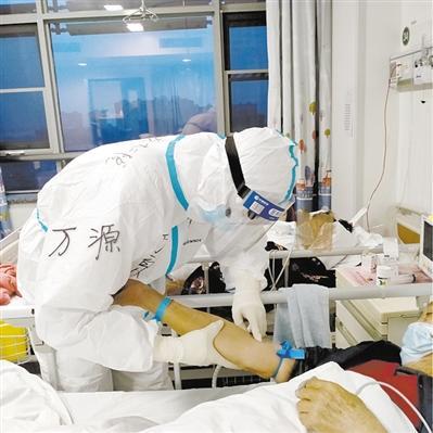 这个白衣“小虎队”中 个个是“暖男”-这个白色