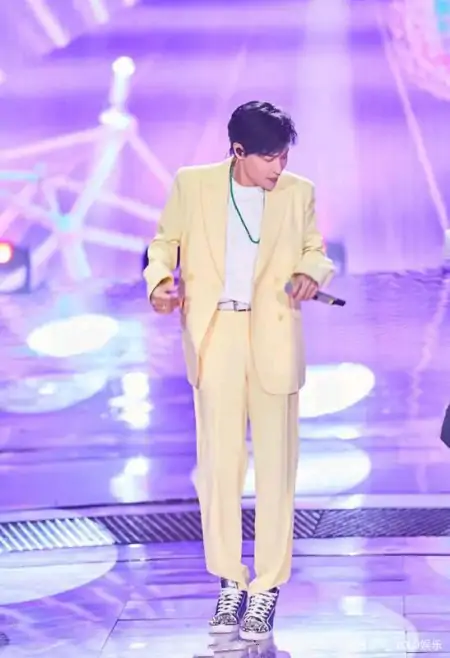 曾被众人吐槽的陈志朋，终究可以活成自己了-49岁陈志朋太拼了