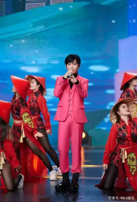 曾被众人吐槽的陈志朋，终究可以活成自己了-49岁陈志朋太拼了