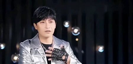 曾被众人吐槽的陈志朋，终究可以活成自己了-49岁陈志朋太拼了