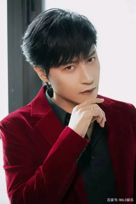 曾被众人吐槽的陈志朋，终究可以活成自己了-49岁陈志朋太拼了