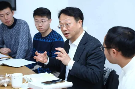 清华大学换校长，居然不是院士，引发网友热议-清华大学该换校长了