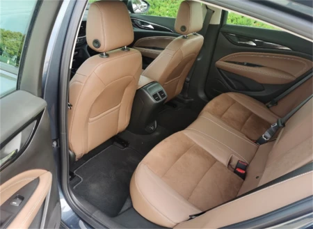 要青春活力，我选择君威-青春活力的文案短句