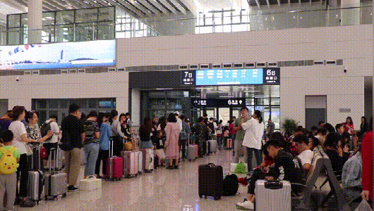 青岛西站安保拾金不昧 | 客服凭地址找到失主-青岛西站安检员好干吗