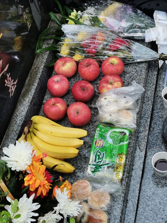 川沙“界龙古园”迎来最特殊的清明节！清明祭扫首日，带你看现场-上海川沙界龙