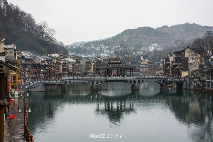 凤凰古城值不值得去？-凤凰古城值不值得去玩