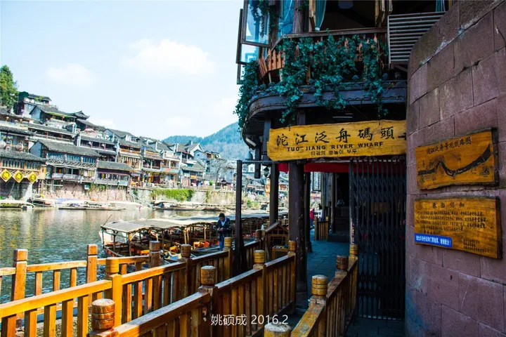 凤凰古城值不值得去？-凤凰古城值不值得去玩