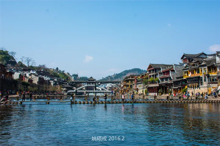 凤凰古城值不值得去？-凤凰古城值不值得去玩