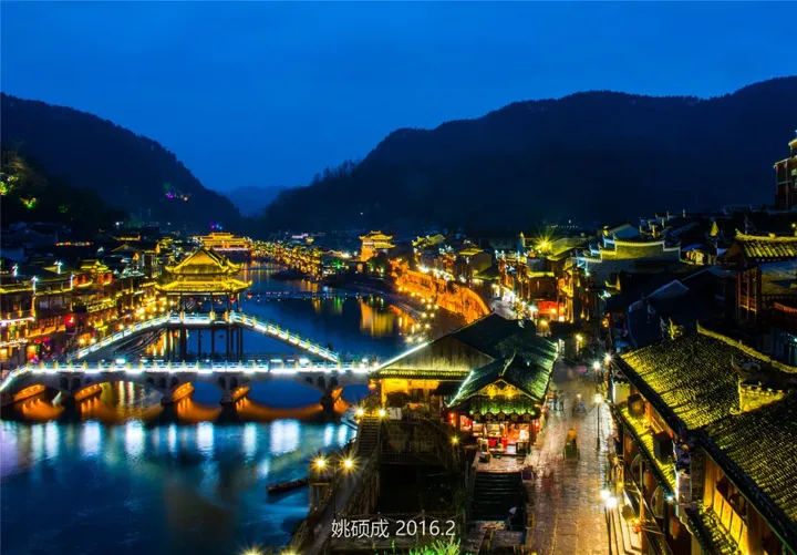 凤凰古城值不值得去？-凤凰古城值不值得去玩