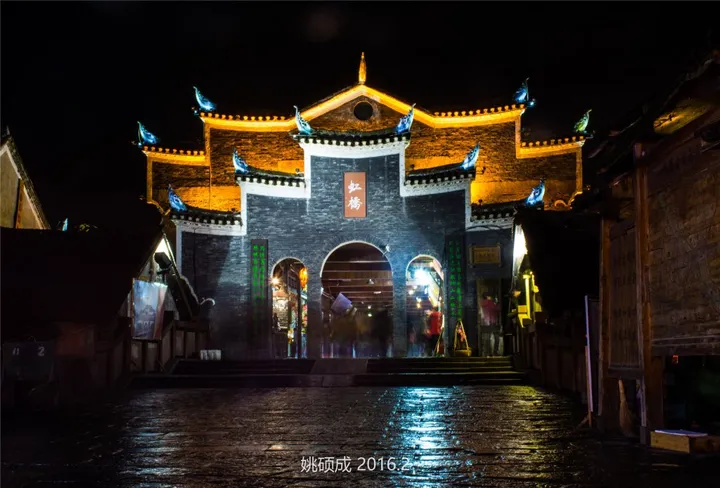 凤凰古城值不值得去？-凤凰古城值不值得去玩