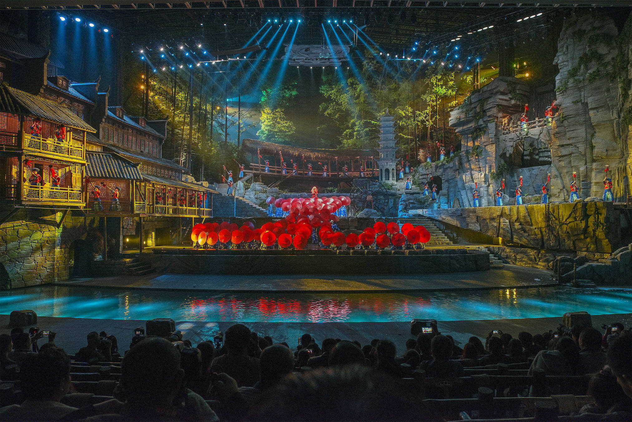 凤凰古城新玩法出炉，邀老广自驾神秘湘西-凤凰古城攻略最佳旅游季节