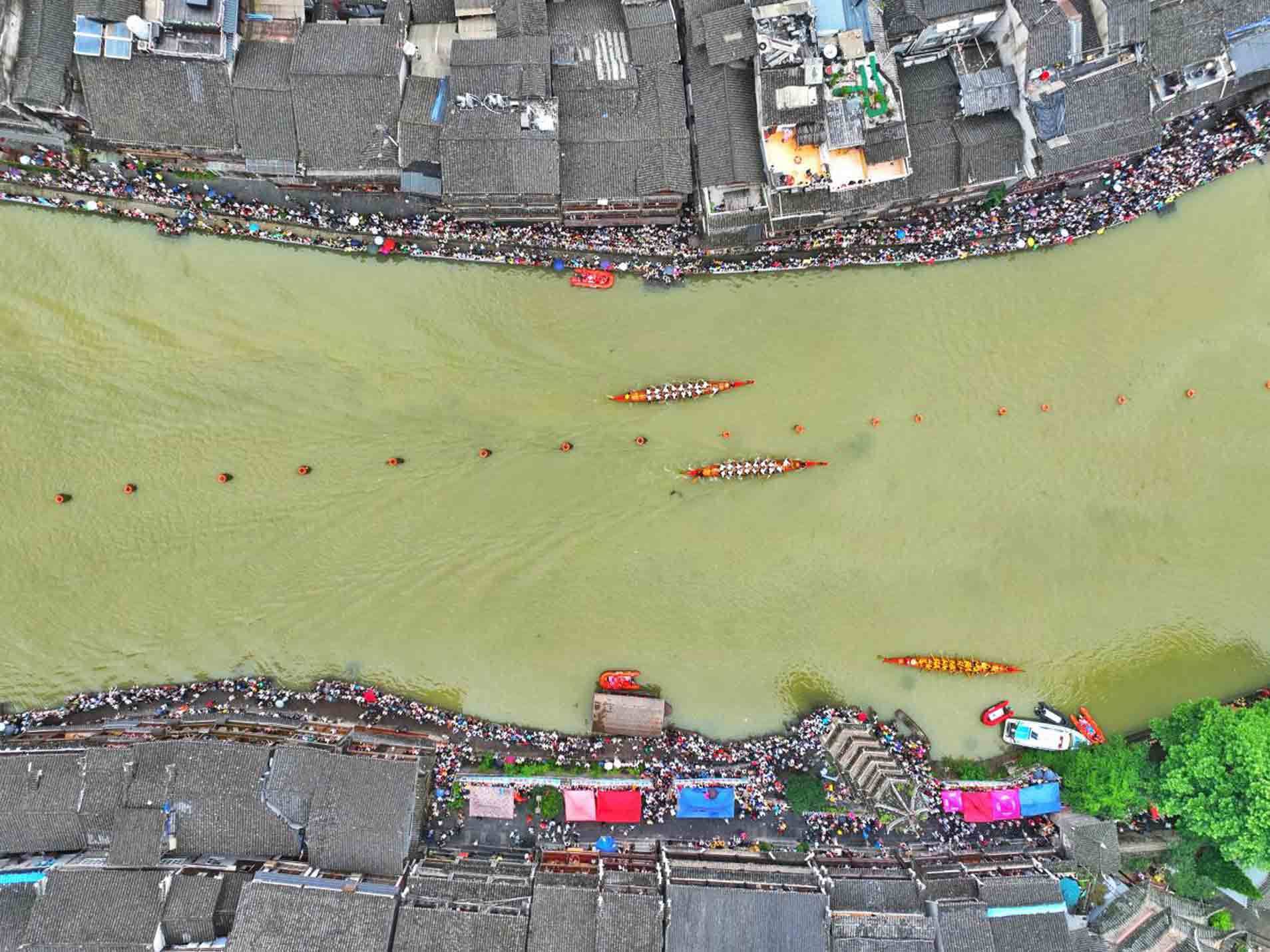 龙舟竞渡迎端午 凤凰古城风味浓-龙舟竞渡的传说