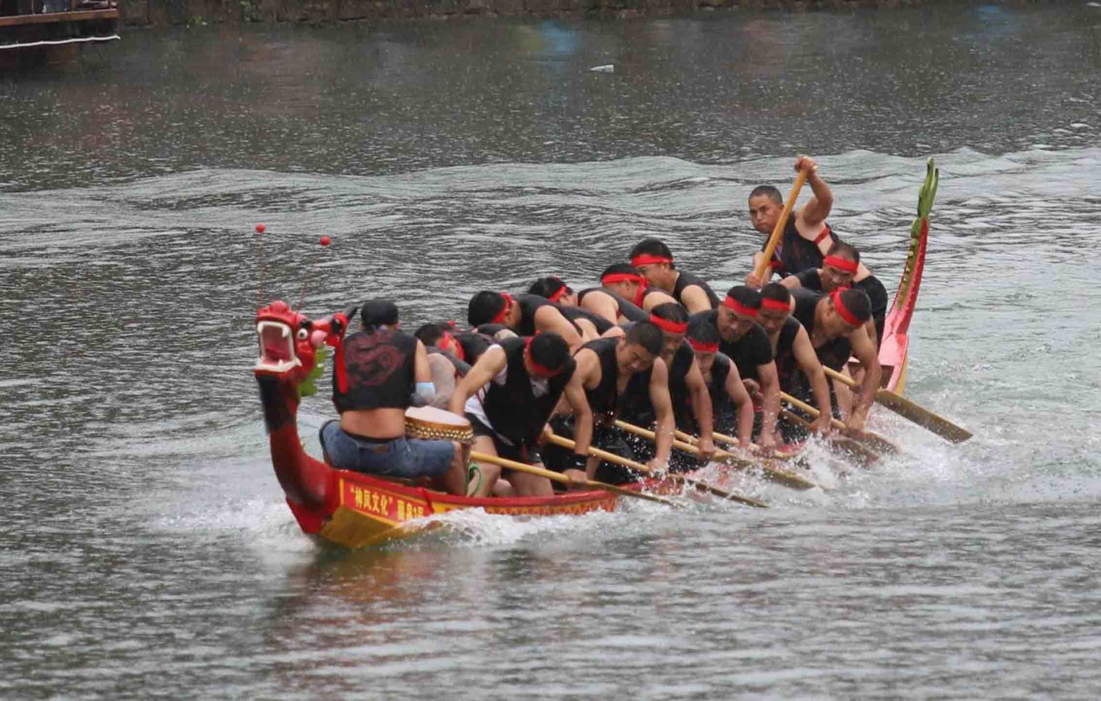 龙舟竞渡迎端午 凤凰古城风味浓-龙舟竞渡的传说