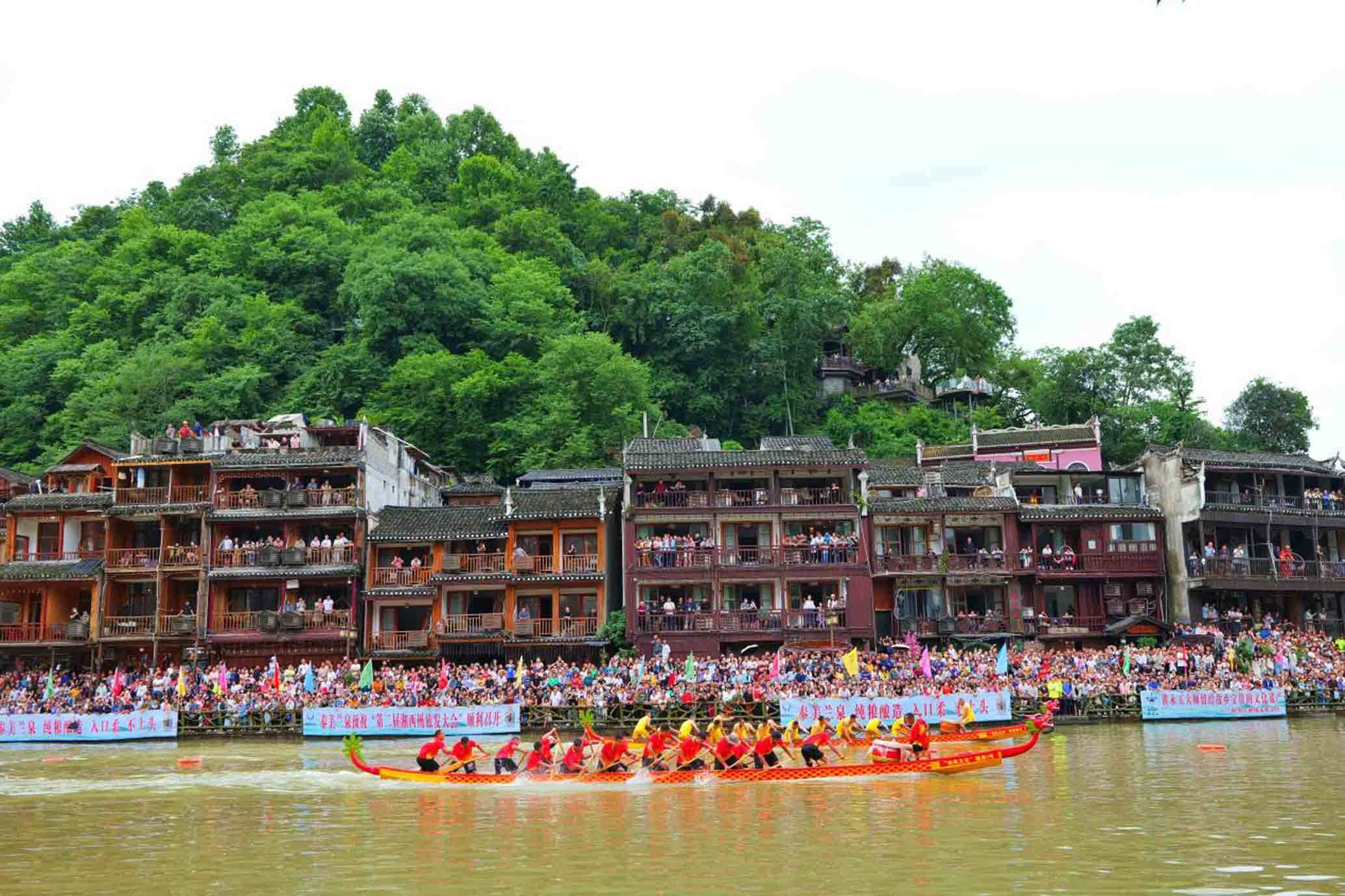 龙舟竞渡迎端午 凤凰古城风味浓-龙舟竞渡的传说