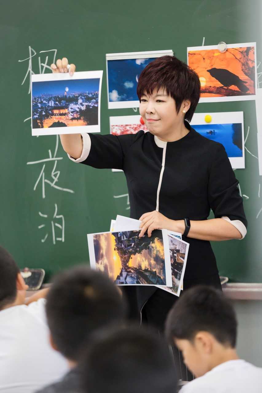 《同一堂课2》于丹赴日开讲《枫桥夜泊》，创新解读“秋思”尽显中华文化张力-同一堂课直播课堂初中