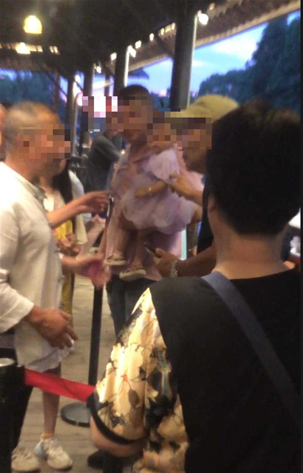 未满1岁孩子坐游船也要买票？乌镇景区：按人头收费-乌镇婴儿要门票吗