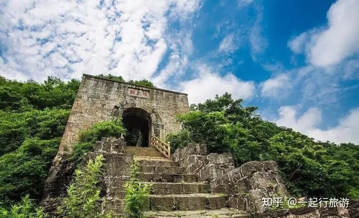 推荐：贵州旅游十大景点，贵州最值得去的10个景点-贵州好的旅游景点排名前十