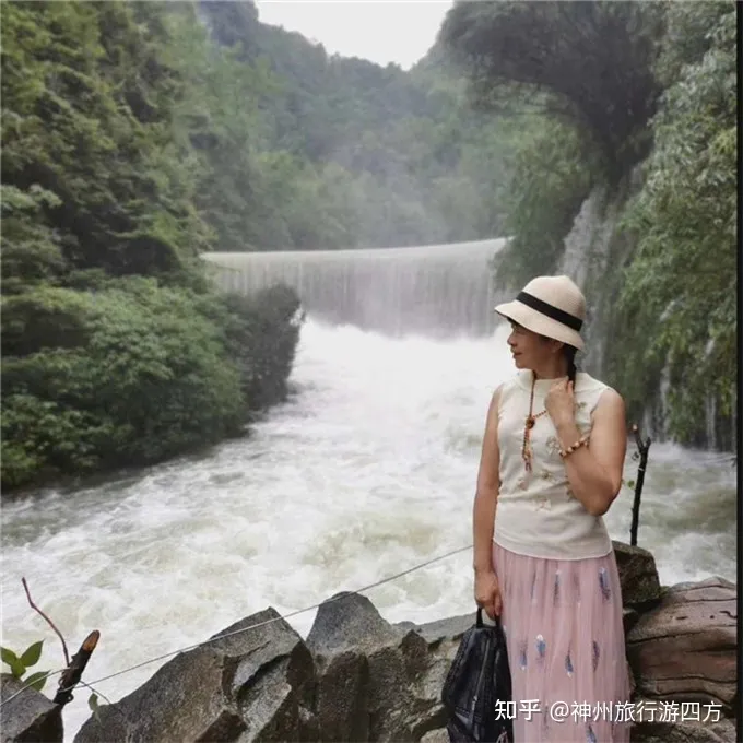 贵州十佳旅游景点排行榜，贵州本地口碑好的金牌导游，贵州旅游线路私人定制-贵州旅游十大景点推荐