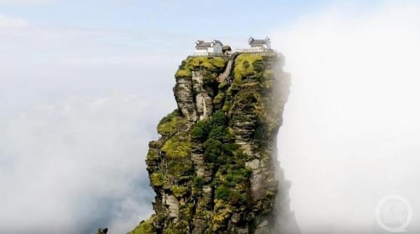 梵净山红云金顶外墙被刷成红色？景区否认：没重新上色，是光源的问题-梵净山红云金顶是新金顶吗