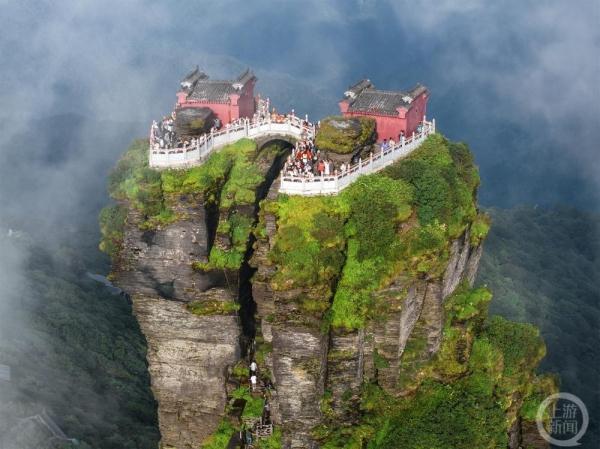 梵净山红云金顶外墙被刷成红色？景区否认：没重新上色，是光源的问题-梵净山红云金顶是新金顶吗