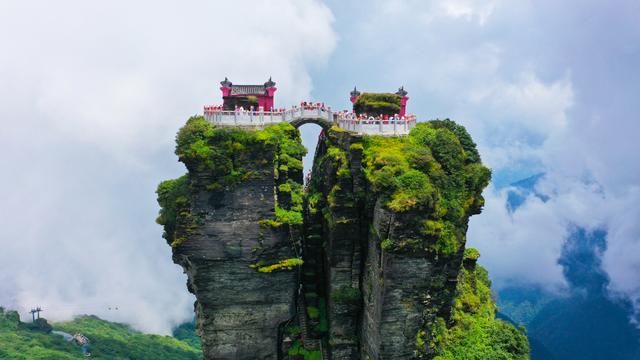云雾缭绕梵净山-梵净山雾景