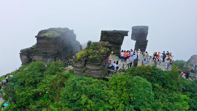 云雾缭绕梵净山-梵净山雾景