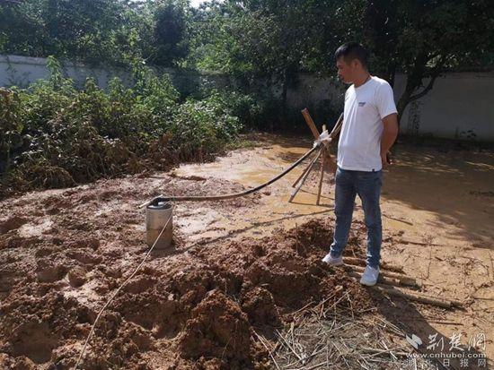 赤壁市应急管理局用“小”机井解决抗旱“大”问题-赤壁市安监局电话