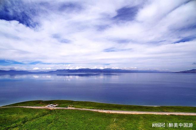 探访赛里木湖，一个非常优美的高山湖泊，美得令人窒息-赛里木湖旅游攻略冬季