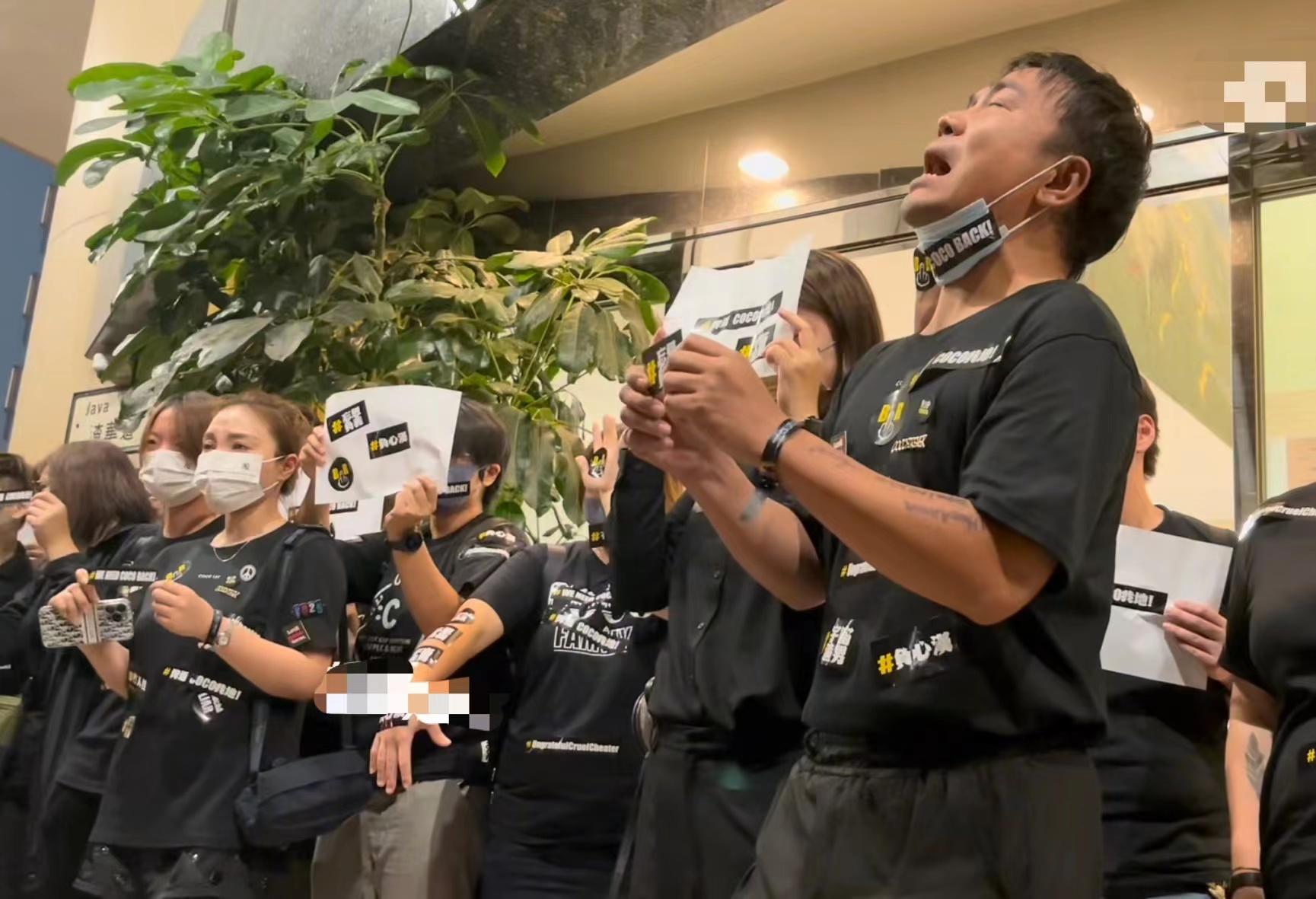 李玟出殡现场哭成一片，甄妮扶灵强忍泪水，乐裕民被骂后神隐消失-歌星李玟