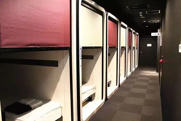 风靡日本乃至世界的胶囊旅馆，为何在中国却难以推广？-日本胶囊旅馆行李放哪