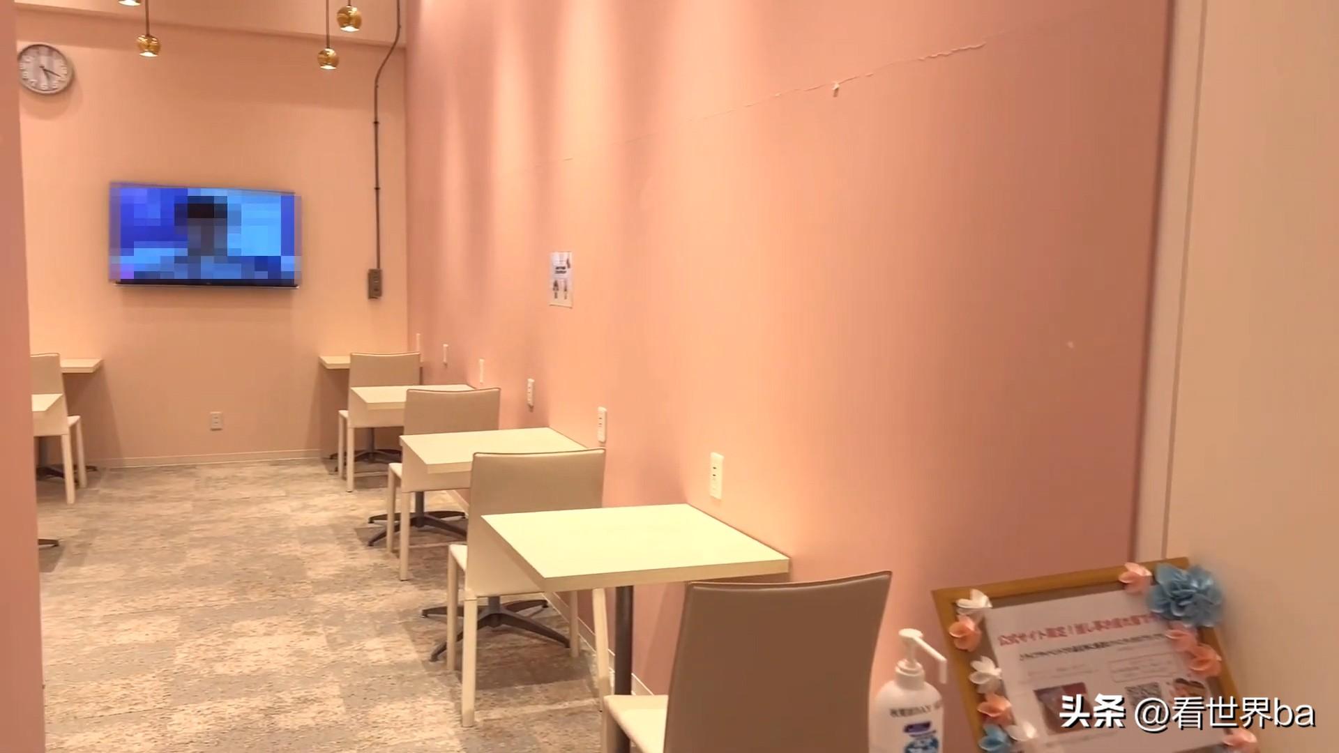 棺材般的日本胶囊旅馆，美女亲身体验了一把，到了晚上却后悔了-日本胶囊旅馆图片