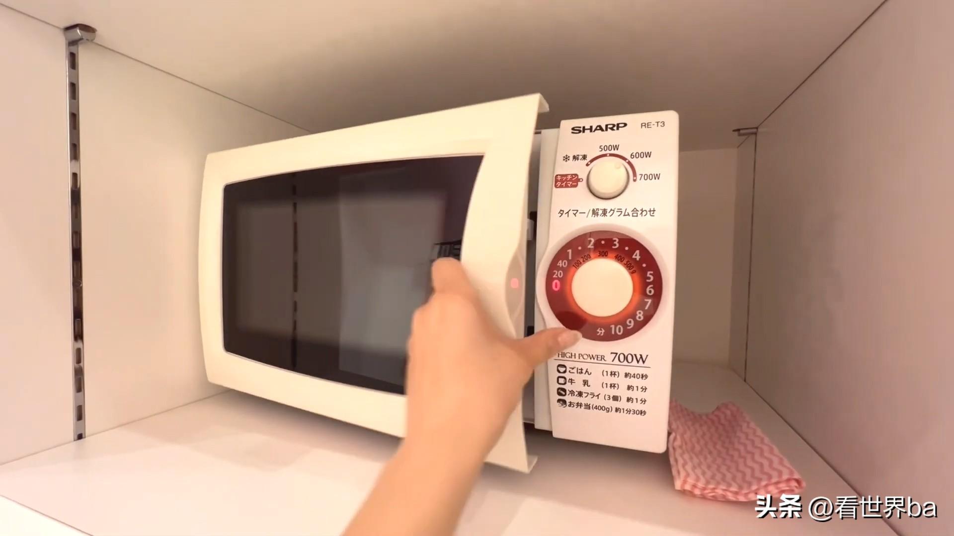 棺材般的日本胶囊旅馆，美女亲身体验了一把，到了晚上却后悔了-日本胶囊旅馆图片