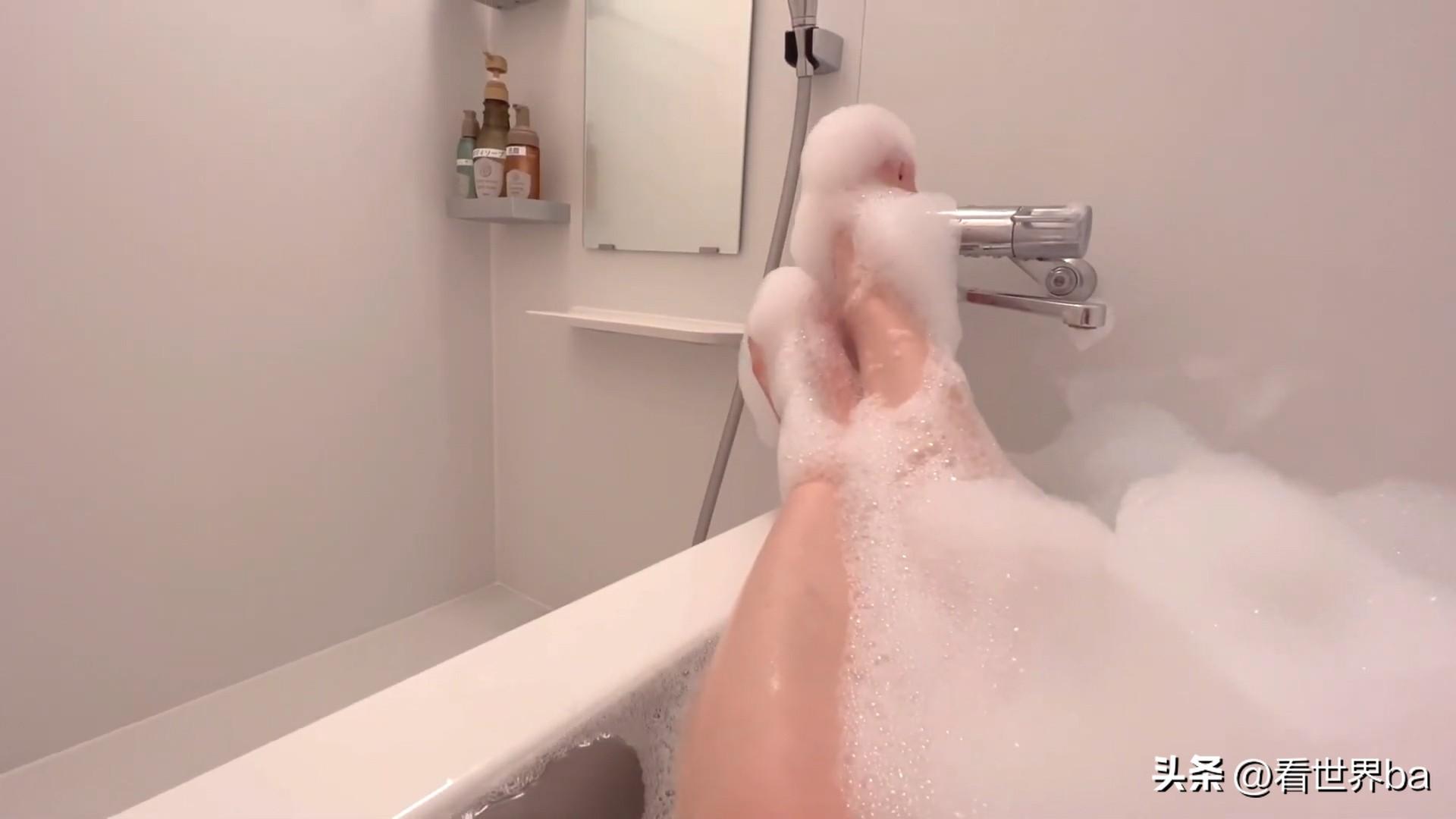 棺材般的日本胶囊旅馆，美女亲身体验了一把，到了晚上却后悔了-日本胶囊旅馆图片