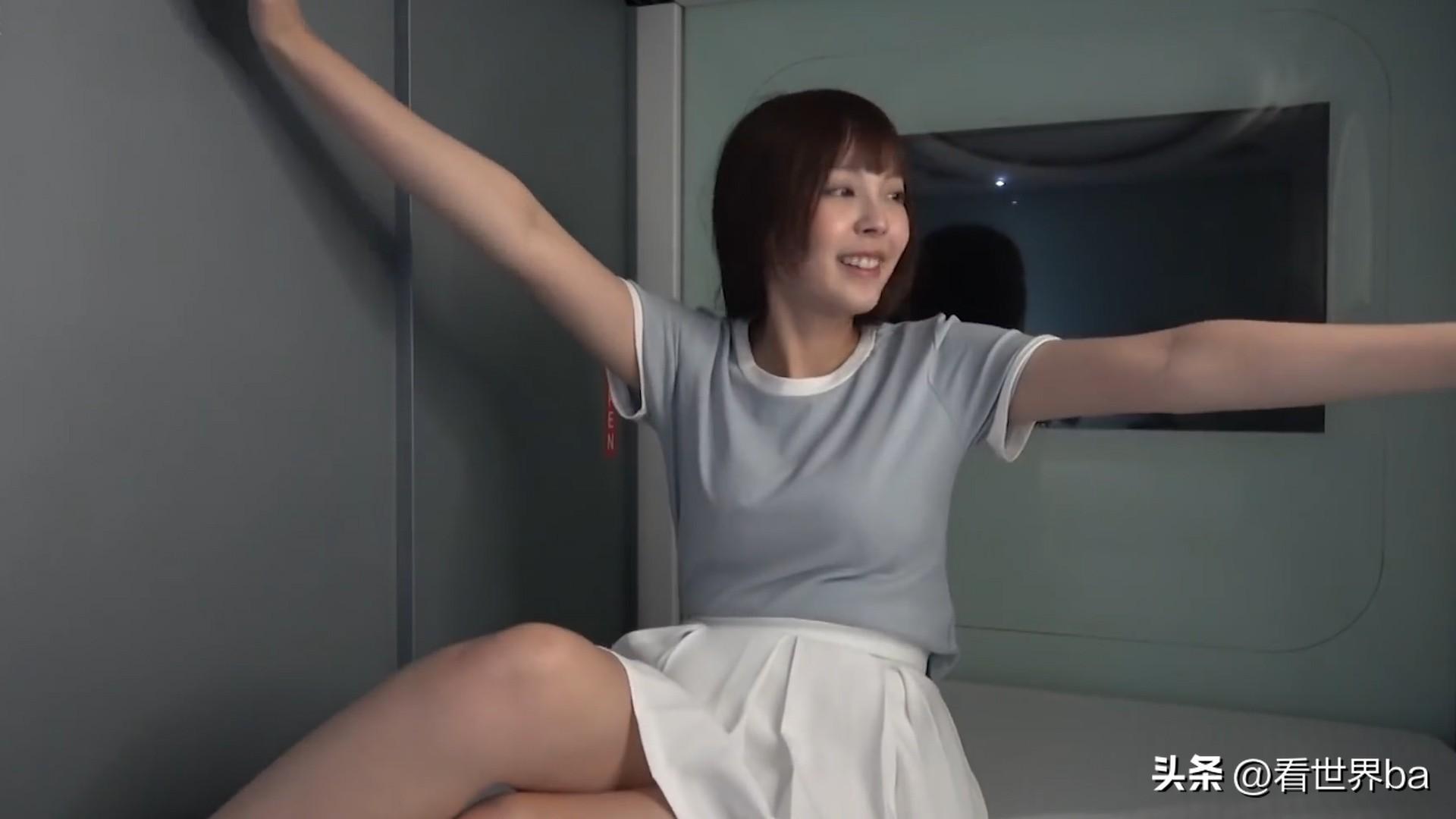 棺材般的日本胶囊旅馆，美女亲身体验了一把，到了晚上却后悔了-日本胶囊旅馆图片