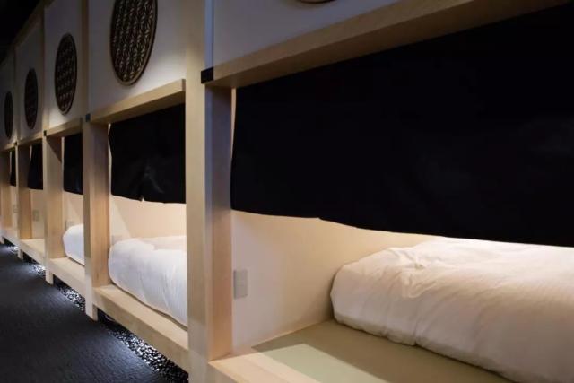 胶囊旅馆，进化！-胶囊旅馆传递给司温热的夜晚风车类似动漫
