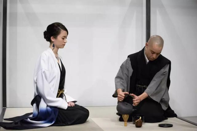 胶囊旅馆，进化！-胶囊旅馆传递给司温热的夜晚风车类似动漫