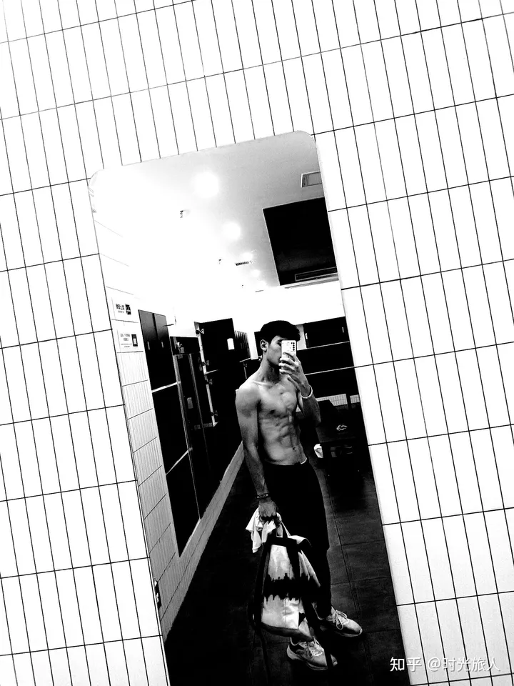 我十七岁接触足球一年半，平时都是和朋友踢，在本地进行过半正规训练，现在想走职业足球这条路，还有机会吗?-17岁足球