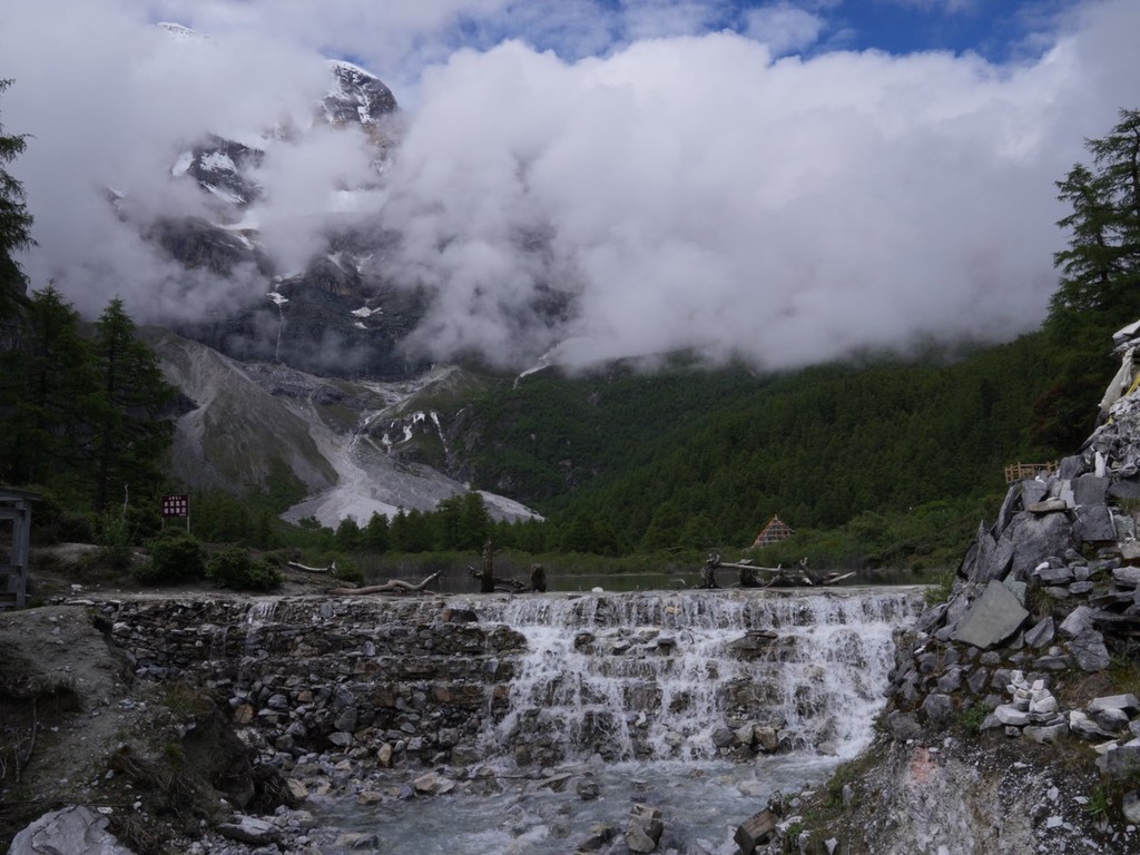 夏日稻城亚丁：人间净土 美若仙境-稻城亚丁哪里最漂亮