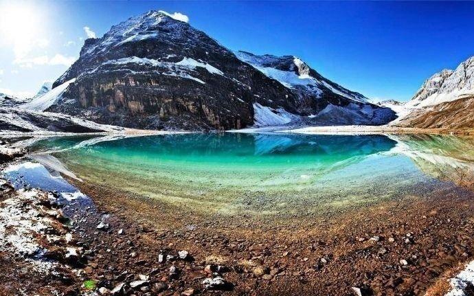 中国香格里拉之魂——稻城亚丁位于四川省甘孜藏族自治州稻城县香格-稻城亚丁和云南香格里拉哪里更好