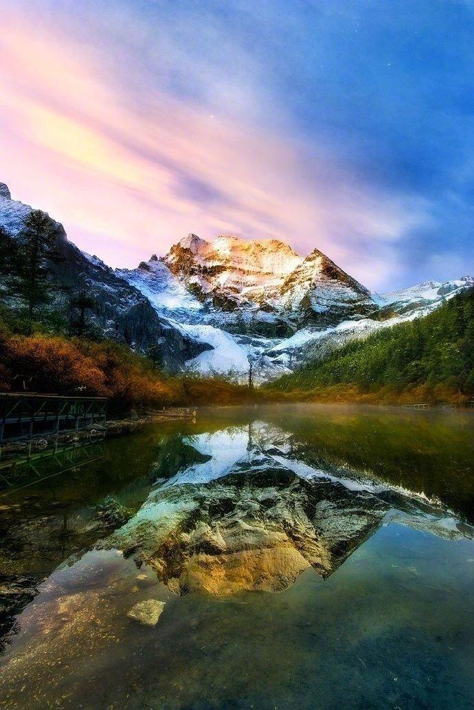 中国香格里拉之魂——稻城亚丁位于四川省甘孜藏族自治州稻城县香格-稻城亚丁和云南香格里拉哪里更好