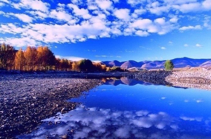 中国香格里拉之魂——稻城亚丁位于四川省甘孜藏族自治州稻城县香格-稻城亚丁和云南香格里拉哪里更好