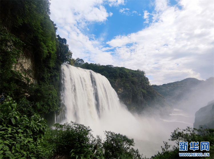 安顺黄果树瀑布气势磅礴 吸引万千游客-安顺黄果树瀑布门票优惠政策最新